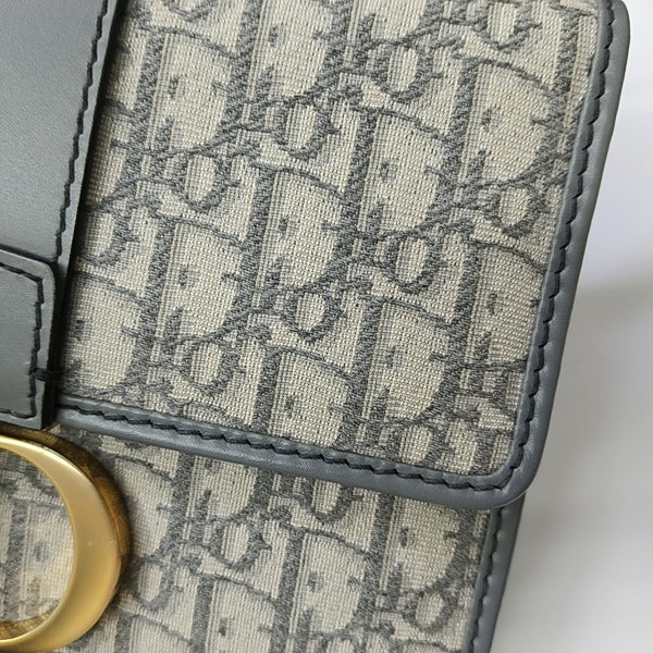 30 Montaigne Medium Oblique Canvas Gray