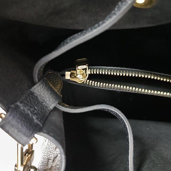 NÉONOÉ MM Calfskin Black