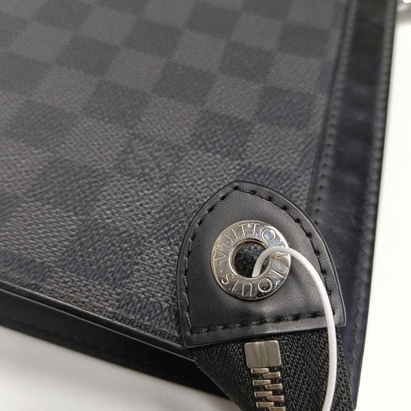 Pochette Voyag MM Damier Graphite Coated Canvas Gray