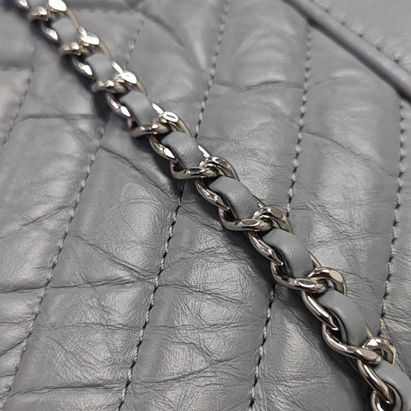 GABRIELLE Small Chevron Calfskin Gray