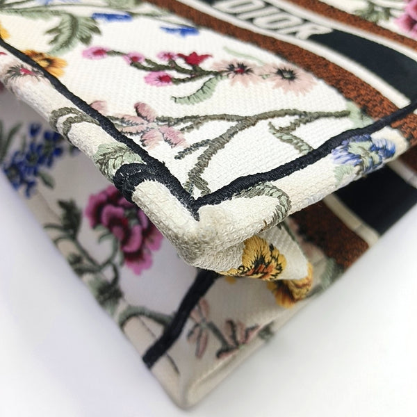 Authenticated pre-owned Book Tote Medium Canvas Multicolor - Tote Bag at Looply