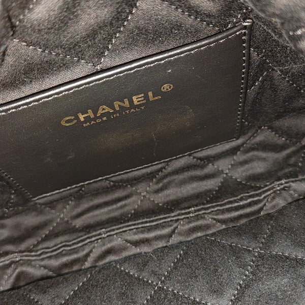 CHANEL 22 Mini Quilted Calfskin Black