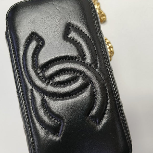 VANITY CASE Small Quilted Lambskin Black