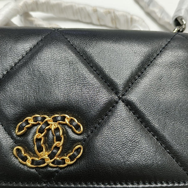 CHANEL 19 WOC Quilted Lambskin Black
