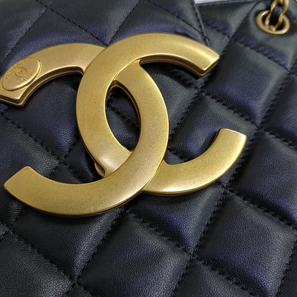 Quilted Lambskin Shoulder Bag Black