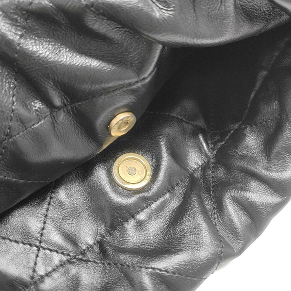 CHANEL 22 Medium Quilted Calfskin Black