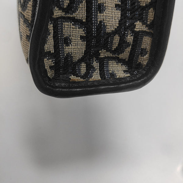 Authenticated pre-owned 30 Montaigne East-West Oblique Canvas Blue - Clutch at Looply