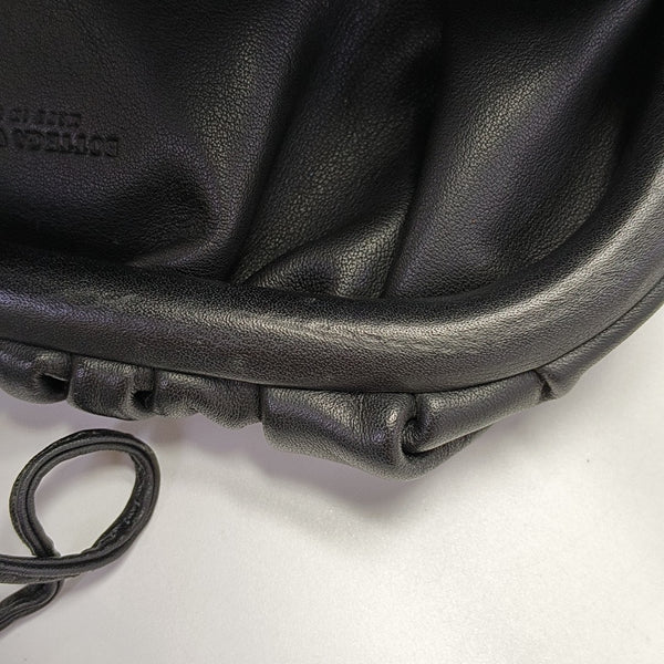 The Pouch Mini Piel de Becerro Negra