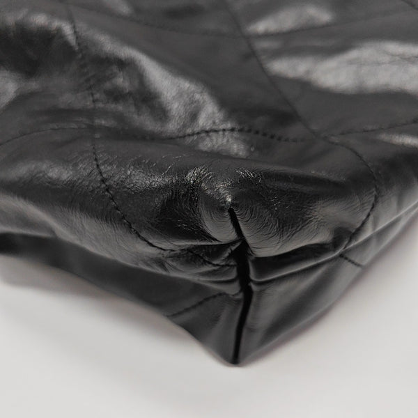 CHANEL 22 Medium Quilted Calfskin Black