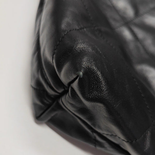 CHANEL 22 Medium Quilted Calfskin Black