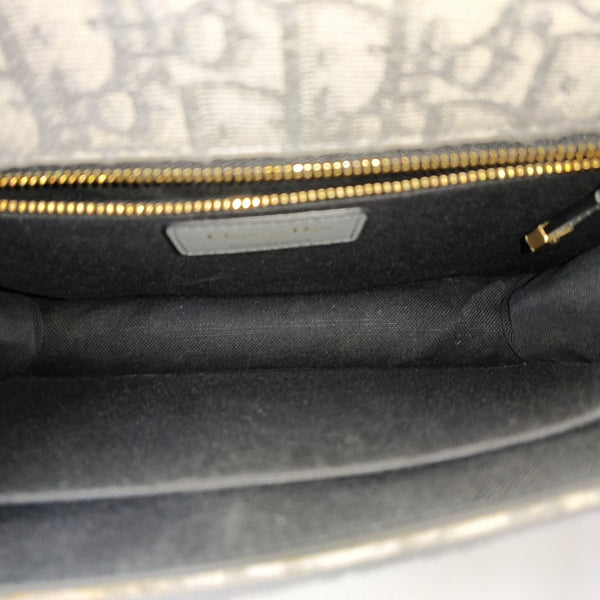 30 Montaigne Medium Oblique Canvas Gray