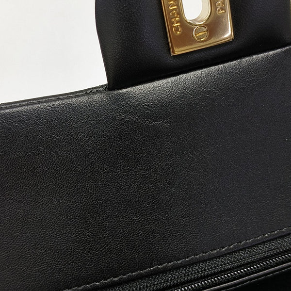 CLASSIC FLAP Medium Quilted Lambskin Black