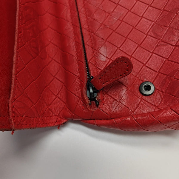Authenticated pre-owned Messenger Calfskin Red - Shoulder Bag at Looply