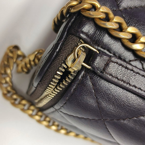 Authenticated pre-owned VANITY CASE Quilted Lambskin Black - Crossbody Bag at Looply