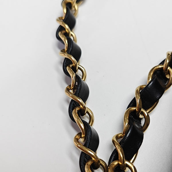 CHANEL 22 Small Quilted Calfskin Black