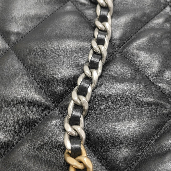 CHANEL 19 Piel de Cordero Acolchada Negra