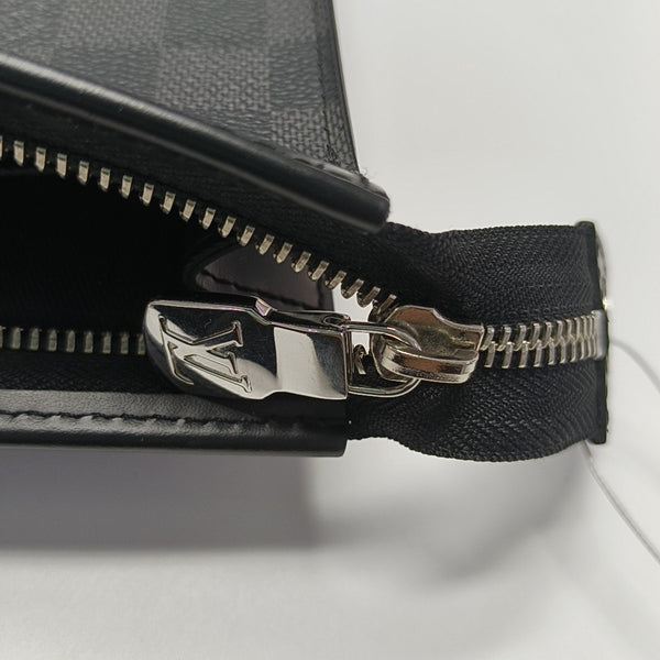 Pochette Voyag MM Damier Graphite Coated Canvas Gray