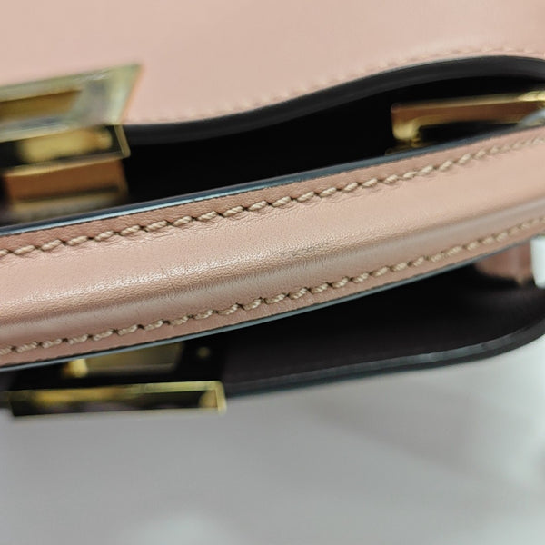 Peekaboo Essential Medium Calfskin Pink