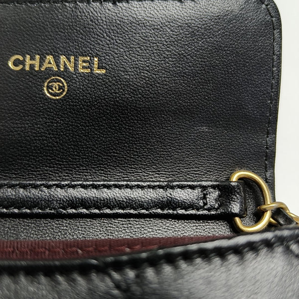 Authenticated pre-owned CLASSIC FLAP Quilted Lambskin Black - Crossbody Bag at Looply