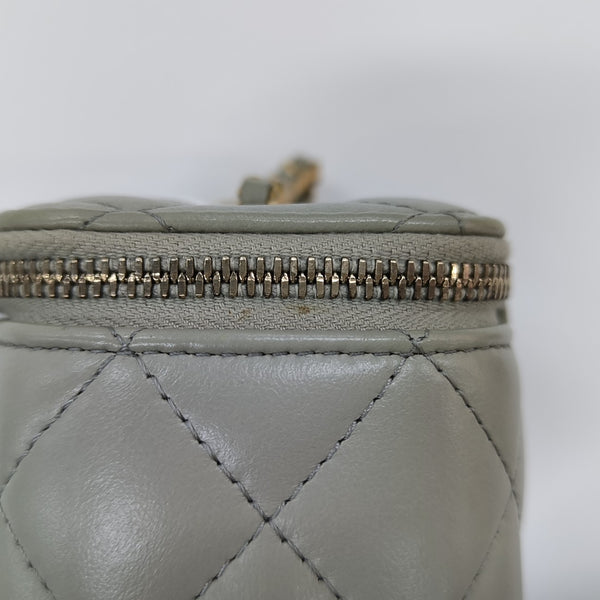 VANITY CASE Mini Quilted Lambskin Gray