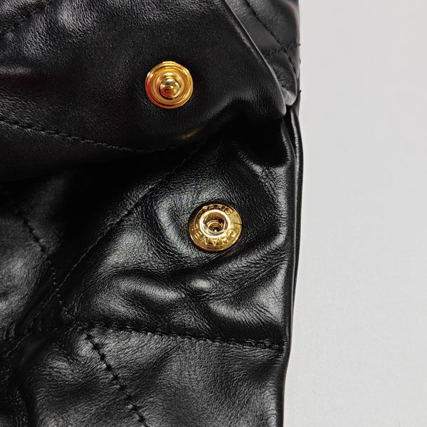 CHANEL 22 Medium Quilted Calfskin Black