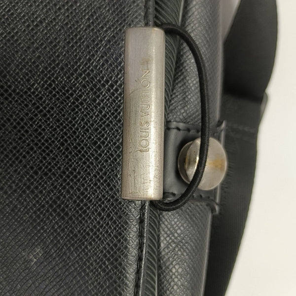 VIKTOR Calfskin Black