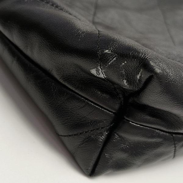 CHANEL 22 Medium Quilted Calfskin Black