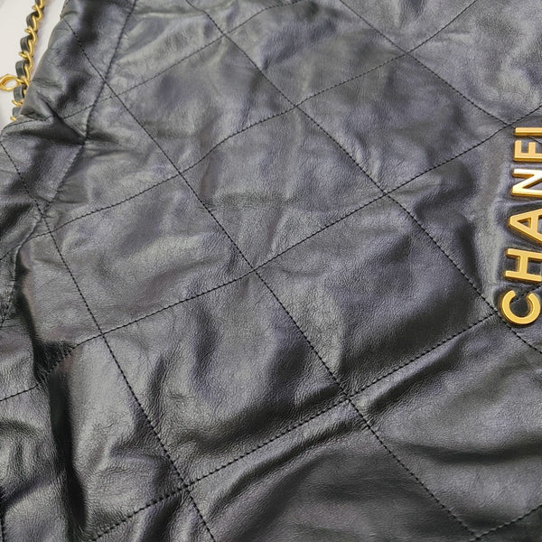 CHANEL 22 Medium Quilted Calfskin Black