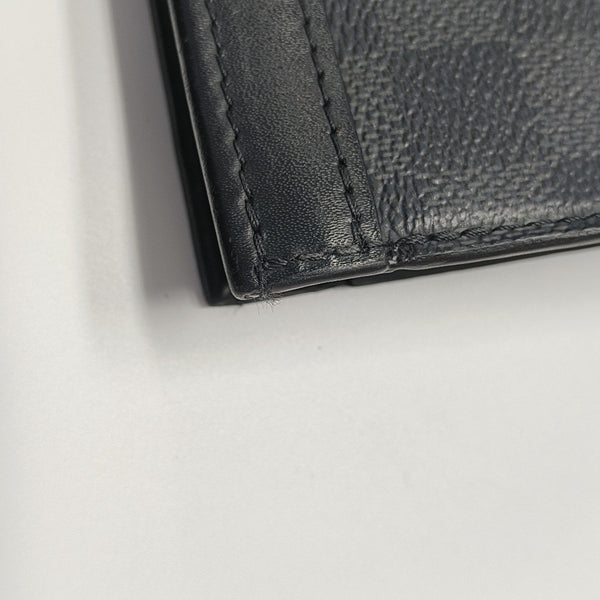 Pochette Voyag MM Damier Graphite Coated Canvas Gray