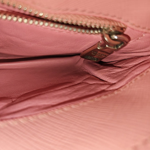 Closure Saffiano Calfskin Pink