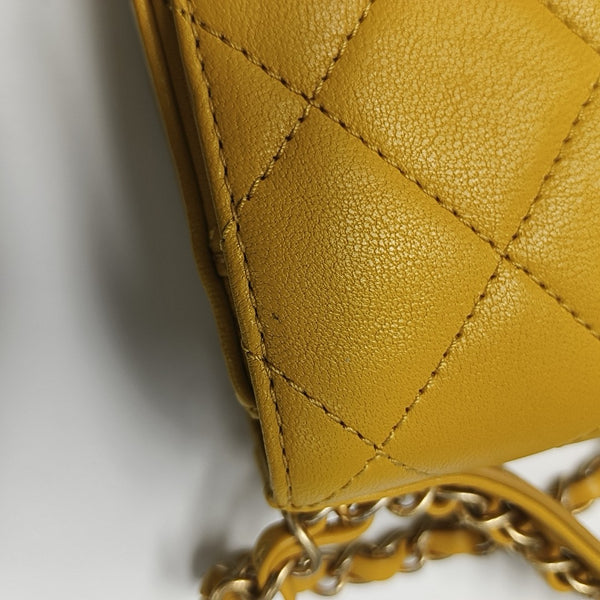 CHAIN INFINITY TOP HANDLE Quilted Lambskin Yellow