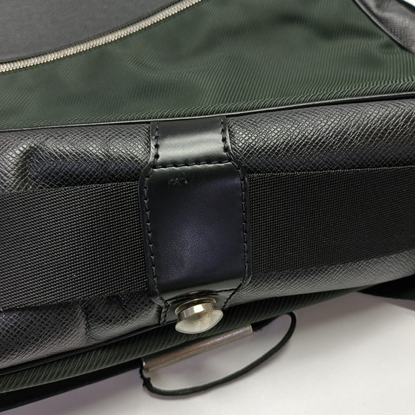 VIKTOR Calfskin Black