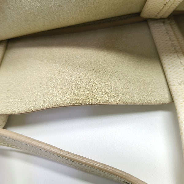 Authenticated pre-owned VERTICAL CABAS Small Calfskin White - Tote Bag at Looply