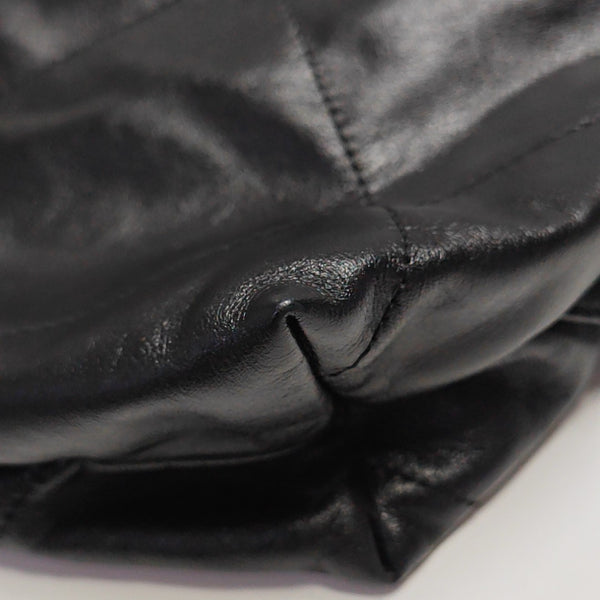 CHANEL 22 Piel de becerro acolchada grande negra