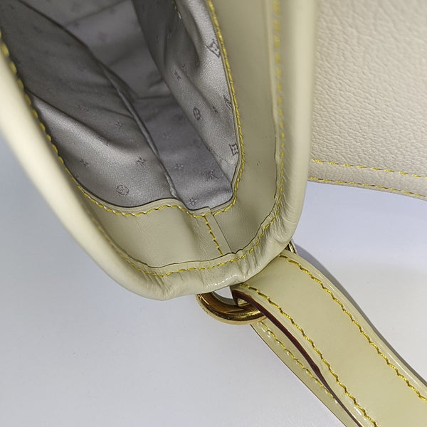 L'ESSENTIEL Lambskin White