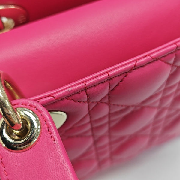Lady Dior Pequeño Piel de Cordero Acolchada Rojo