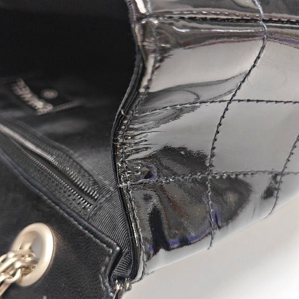 Authenticated pre-owned 2.55 Quilted Patent Leather Black - Shoulder Bag at Looply