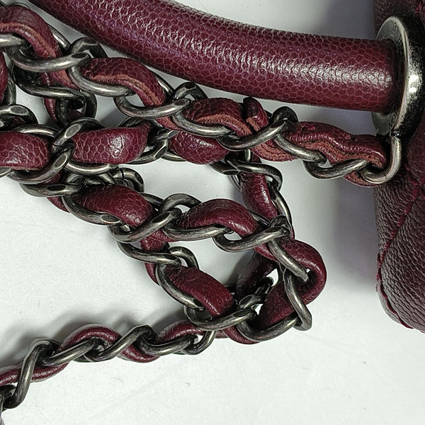 Coco Handle mediana de piel de becerro granulada acolchada burdeos