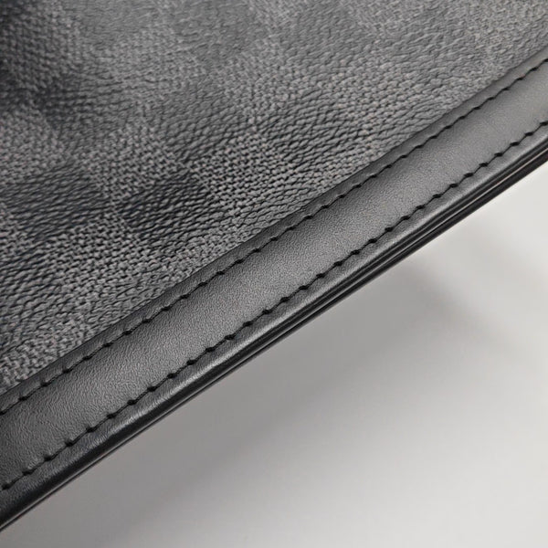 Pochette Voyag MM Damier Graphite Coated Canvas Gray