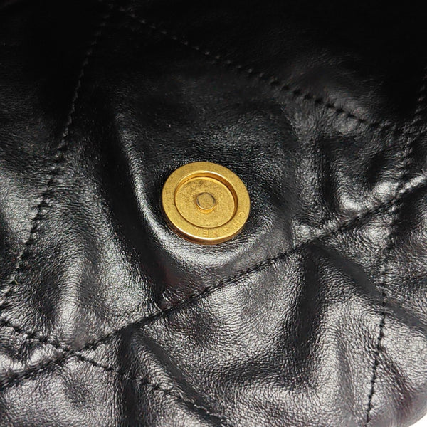 CHANEL 22 Medium Quilted Calfskin Black
