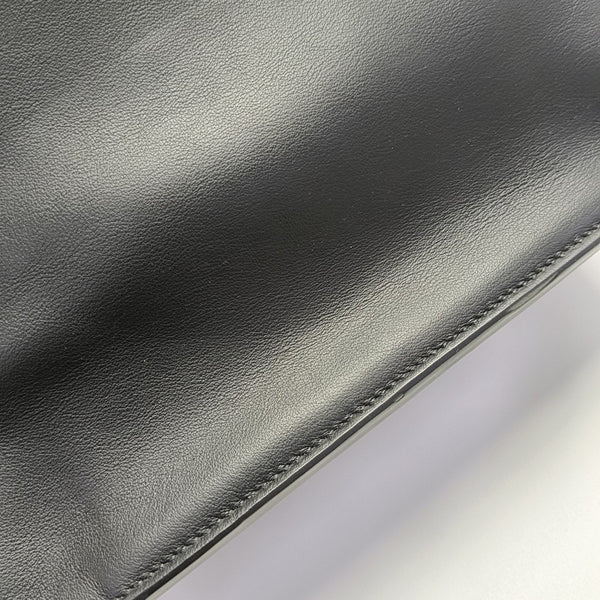 Flip Medium Calfskin Black