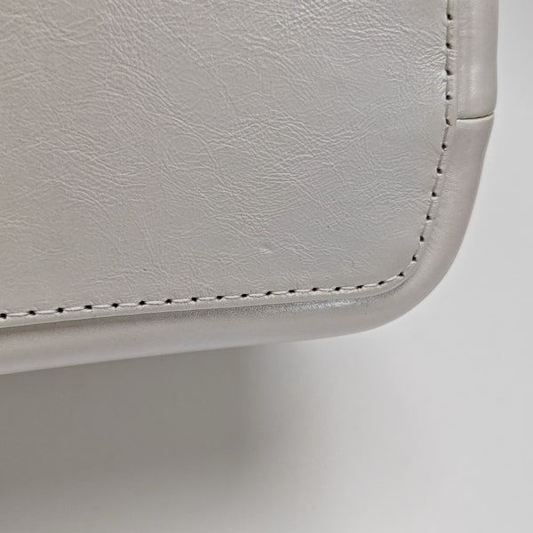 Authenticated pre-owned GABRIELLE Medium Chevron, Quilted Calfskin White - Shoulder Bag at Looply