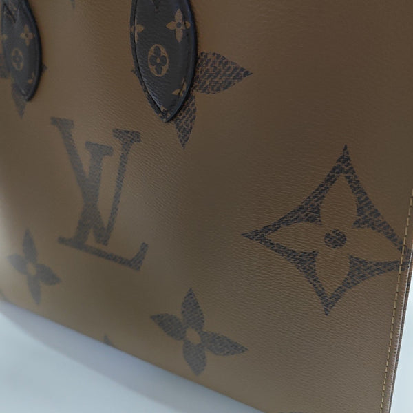 ONTHEGO MM Lona Monogram Revestida Marrón