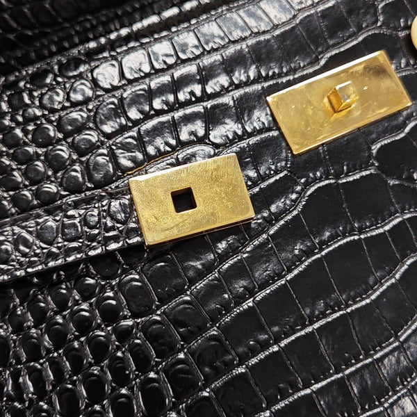 MANHATTAN Medium Calfskin Black