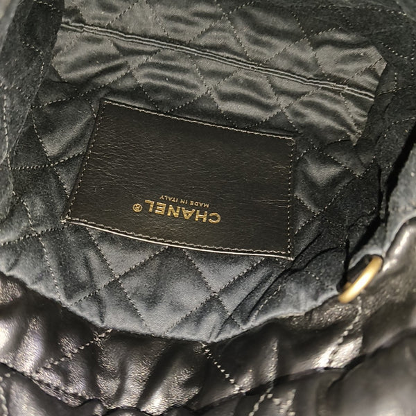 CHANEL 22 Mini Quilted Calfskin Black