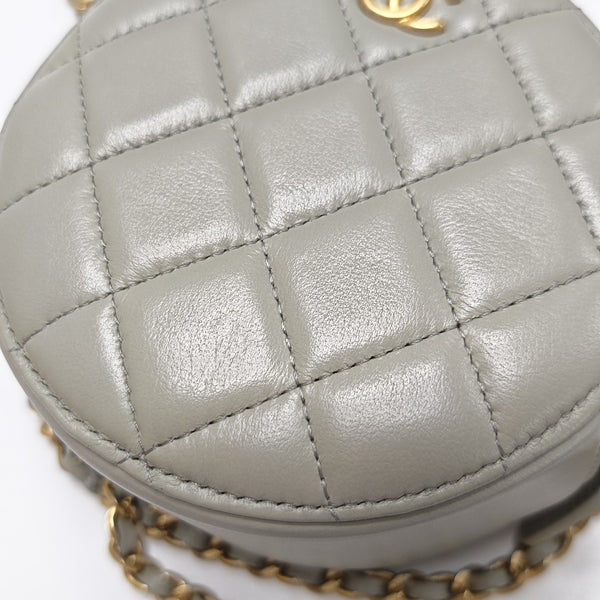 ROUND Quilted Lambskin Gray
