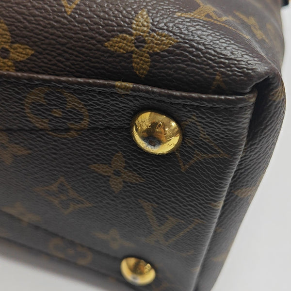 V TOTE MM Monogram Coated Canvas Multicolor