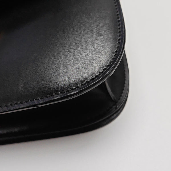 CLASSIC BOX Medium Calfskin Black