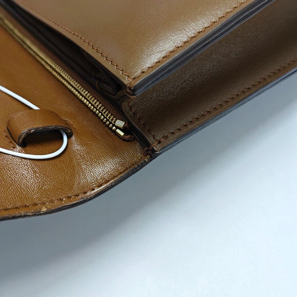 Authenticated pre-owned CLASSIC BOX Medium Calfskin Brown - Shoulder Bag at Looply