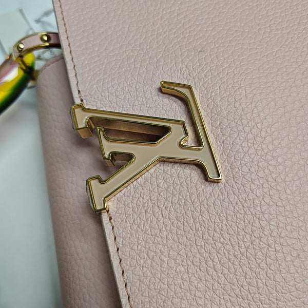 Authenticated pre-owned CAPUCINES PM Calfskin Pink - Shoulder Bag at Looply